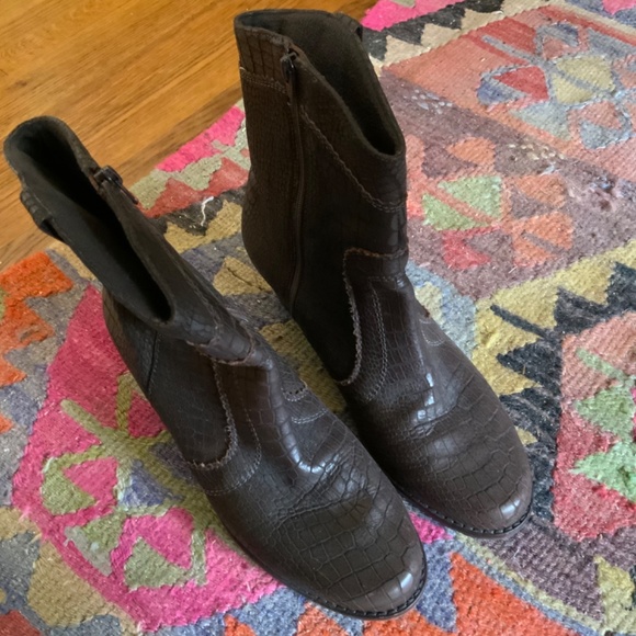 Awesome Leather Bootie. ELITES SIZE 8 - Picture 4 of 9